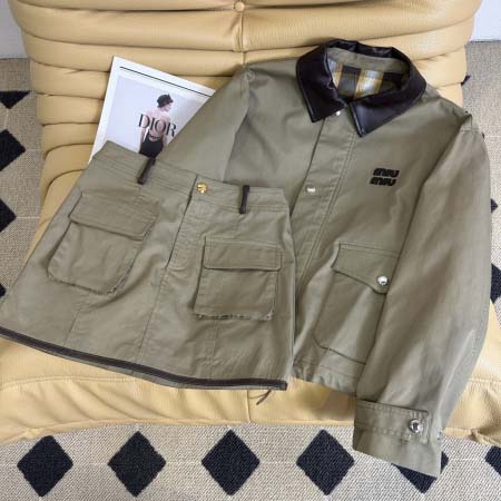 2025年9月29日入荷秋冬新作miumiuレディース服原版...