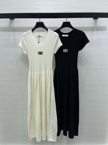 2025年9月29日入荷秋冬新作VALENTINOレディース...