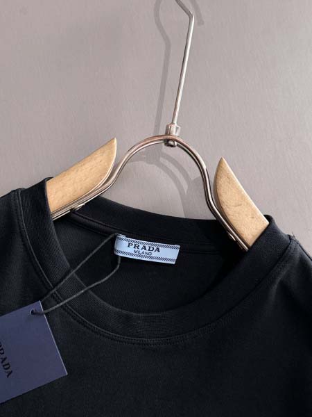 2025年10月31日秋冬新作Pradaスウェット高品質人気商品/LDF工場