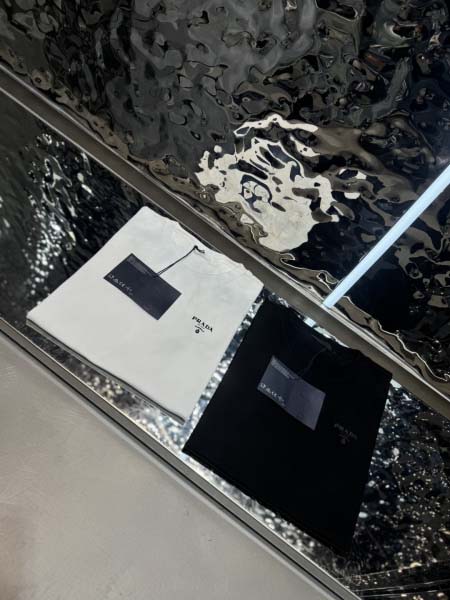 2025年10月26日入荷秋冬新作Prada半袖Tシャツ高級...