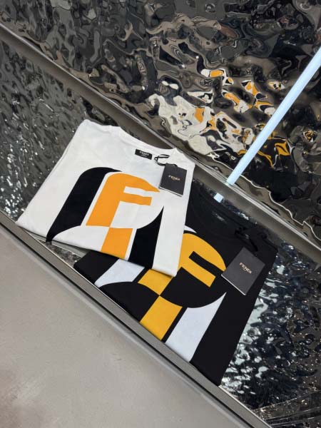 2025年10月26日入荷秋冬新作Fendi半袖Tシャツ高級...