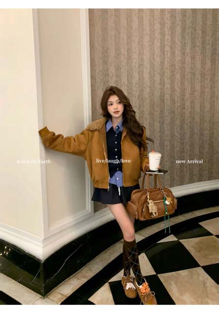 2025年11月18日入荷秋冬新作Miumiuブラウンスエードのラムウールヴィンテージメイラードの厚手コートファッション/誕生日プレゼント/贈り物 can工場