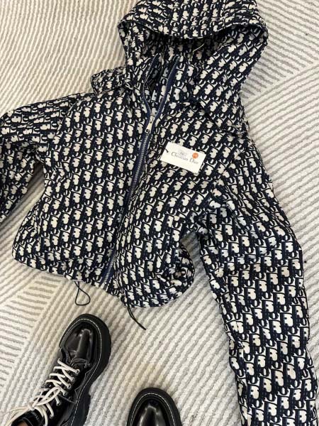 2025年11月23日入荷秋冬新作Dior ダウンジャケットファッション/誕生日プレゼント/贈り物 can工場