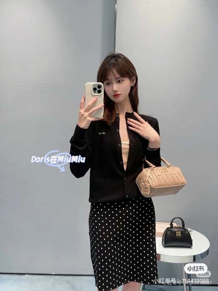 2025年11月24日入荷秋冬新作miumiuニット/セーター ファッション/誕生日プレゼント/贈り物 can工場