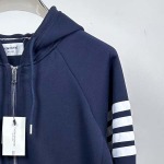 2025年11月3日秋冬新作Thom Browneパーカー高品質人気商品/LDF工場