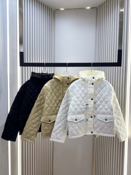 2025年11月7日秋冬新作Burberry 女性綿の服超厳...