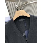 2025年11月13日秋冬新作Prada ニットカーディガン  高品質人気商品/LDF工場