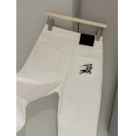 2025年11月18日入荷秋冬新作Burberry ジーパンファッション/誕生日プレゼント/贈り物 can工場