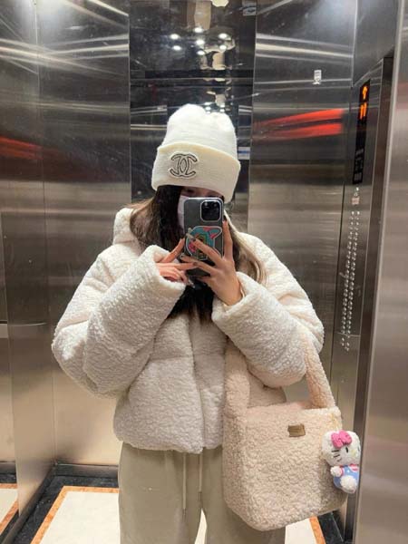 2025年11月18日入荷秋冬新作CHANEL白ラムウールの...