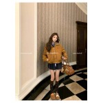 2025年11月18日入荷秋冬新作Miumiuブラウンスエードのラムウールヴィンテージメイラードの厚手コートファッション/誕生日プレゼント/贈り物 can工場