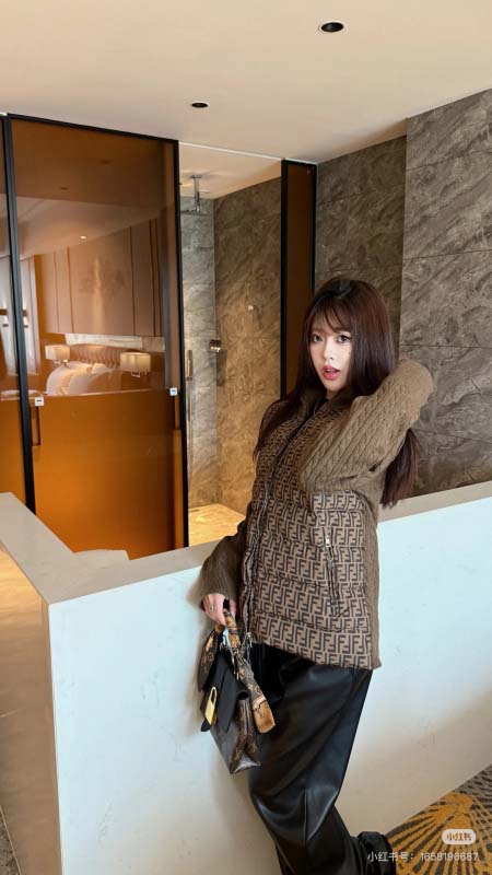 2025年11月22日入荷秋冬新作FENDIダウンジャケット...