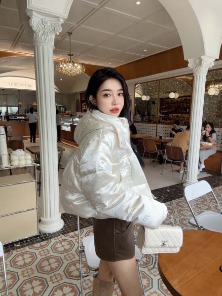 2025年11月23日入荷秋冬新作MiuMiuダウンジャケッ...