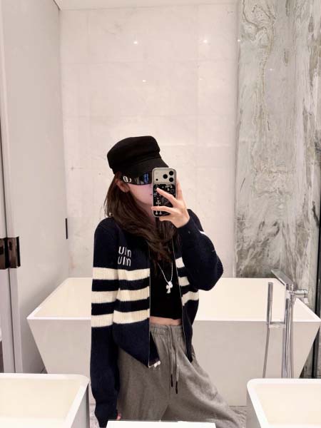 2025年11月23日入荷秋冬新作 miumiuファッション...