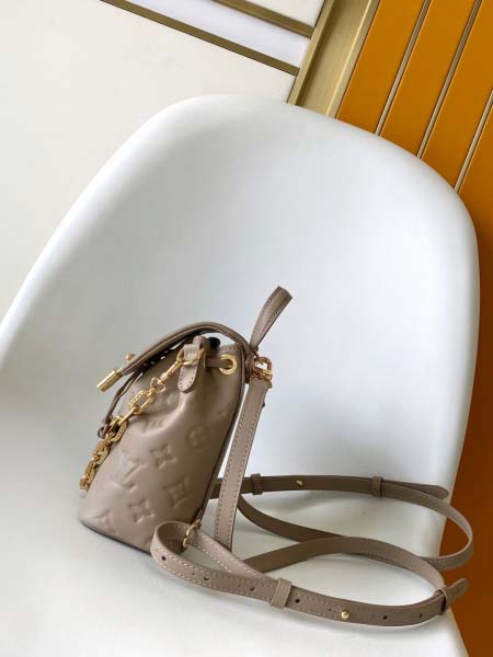 2025年12月8日入荷ヴィトン バッグM13389M13387 M13357M13388 M13358 Coussin BackpackMonogram CoussinLV 21 x 26 x 10 高品質新作/誕生日プレゼント