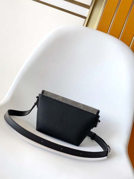 2025年12月9日入荷Louis Vuitton バッグ M12618 PulseMonogramLV22.5 × 16 × 5cm  高品質新作/誕生日プレゼント/ZC工場