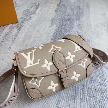 2025年12月9日入荷Louis Vuitton バッグM46584M46386 M46388 M46846 M46583 M47161 Diane Monogram Empreinte 23*16*8.5c 高品質新作/誕生日プレゼント