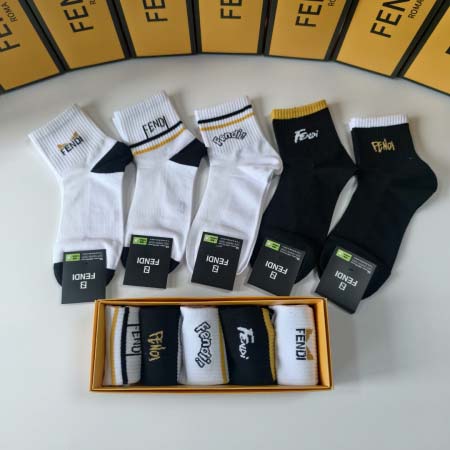 2025年12月10日入荷新品FENDI靴下ギフト/誕生日/記念品/アクセサリーkaka工場