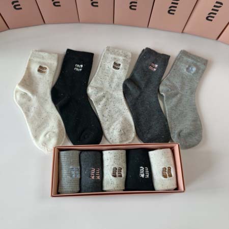 2025年12月10日入荷新品MiuMiu靴下ギフト/誕生日/記念品/アクセサリーkaka工場