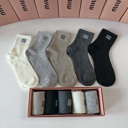 2025年12月10日入荷新品MiuMiu靴下ギフト/誕生日/記念品/アクセサリーkaka工場