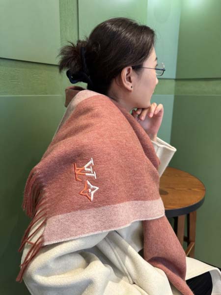 2025年12月11日入荷新品Louis Vuittonマフラーギフト/誕生日/記念品/アクセサリーkaka工場