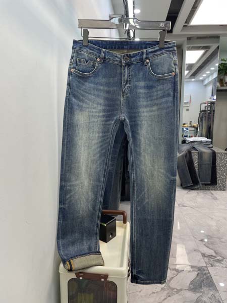 2025年12月12日入荷新作VALENTINOジーパン秋冬高品質/人気/限定版/Knt工場