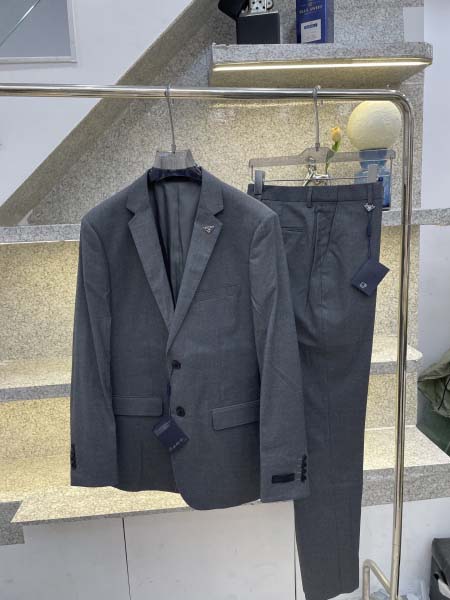 2025年12月15日入荷新作Prada背広秋冬高品質/人気/限定版/Knt工場