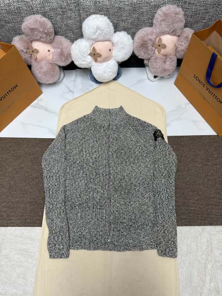 2025年12月1日秋冬新作Stone Islandニットの...