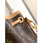 2025年12月8日入荷ヴィトン バッグM81266 13 x 16 x 10高品質新作/誕生日プレゼント