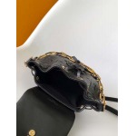 2025年12月8日入荷ヴィトン バッグM13389M13387 M13357 M13358 Coussin BackpackMonogram CoussinLV 21 x 26 x 10 高品質新作/誕生日プレゼント