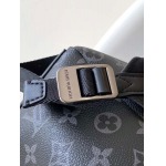 2025年12月9日入荷Louis Vuitton バッグM22558 Discovery Monogram Eclipse29.0 x 38.0 x 20.0 Monogram Eclipse 高品質新作/誕生日プレゼント/ZC工場