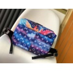 2025年12月9日入荷Louis Vuitton バッグM45760 Discovery Monogram LV iPad Monogram Watercolor Blue 37 x 40 x 20Cm  高品質新作/誕生日プレゼント/Z