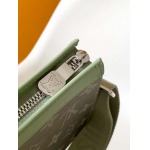 2025年12月9日入荷Louis Vuitton バッグM81124 Alpha Wearable Monogram Eclipse 18.5 x 11 x 6.5cm  高品質新作/誕生日プレゼント/ZC工場