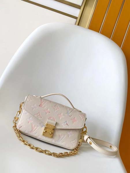 2025年12月9日入荷Louis Vuitton バッグM...