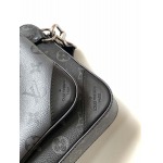 2025年12月9日入荷Louis Vuitton バッグM69443 Trio Monogram Eclipse Monogram Eclipse Reverse 25.0 x 18.5 x 7.0 cm 高品質新作/誕生日プレゼント/Z