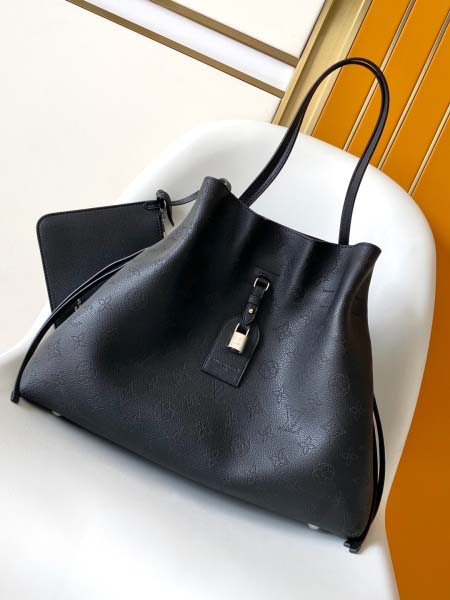 2025年12月9日入荷Louis Vuitton バッグM...