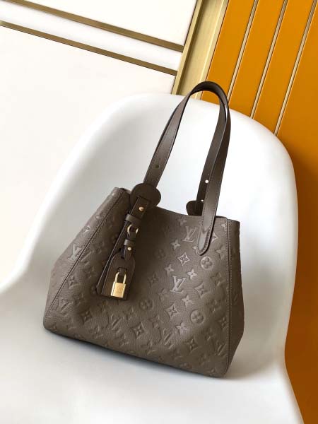 2025年12月9日入荷Louis Vuitton バッグM...