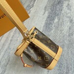 2025年12月9日入荷Louis Vuitton バッグNano Noé 1932 Noé Monogram M81266 13 x 16 x 10 高品質新作/誕生日プレゼント/ZC工場
