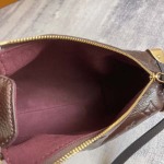 2025年12月9日入荷Louis Vuitton バッグM26304 2025 Side Trunk Monogram Saga Freja Beha Erichsen Nicolas Ghesquière 高品質新作/誕生日プレゼント/