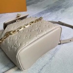 2025年12月9日入荷Louis Vuitton バッグM13357 M13358 Coussin Backpack Coussin Monogram LV Coussin 26 x 10 x 21  高品質新作/誕生日プレゼント/ZC工