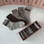 2025年12月10日入荷新品MiuMiu靴下ギフト/誕生日/記念品/アクセサリーkaka工場