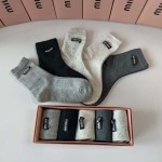 2025年12月10日入荷新品MiuMiu靴下ギフト/誕生日/記念品/アクセサリーkaka工場