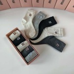 2025年12月10日入荷新品MiuMiu靴下ギフト/誕生日/記念品/アクセサリーkaka工場