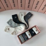 2025年12月10日入荷新品MiuMiu靴下ギフト/誕生日/記念品/アクセサリーkaka工場