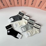 2025年12月10日入荷新品MiuMiu靴下ギフト/誕生日/記念品/アクセサリーkaka工場