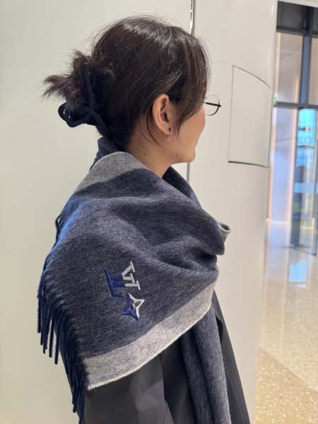 2025年12月11日入荷新品Louis Vuittonマフ...