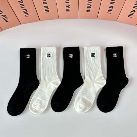 2025年12月11日入荷新品MiuMiu靴下ギフト/誕生日...