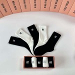 2025年12月11日入荷新品MiuMiu靴下ギフト/誕生日/記念品/アクセサリーkaka工場