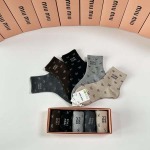 2025年12月11日入荷新品MiuMiu靴下ギフト/誕生日/記念品/アクセサリーkaka工場