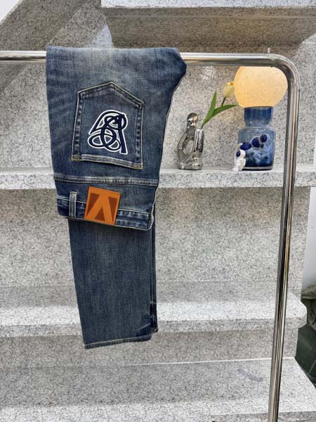 2025年12月12日入荷新作VALENTINOジーパン秋冬...