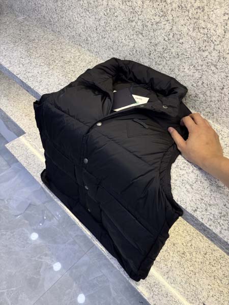 2025年12月14日入荷新作Pradaダウンジャケット秋冬...